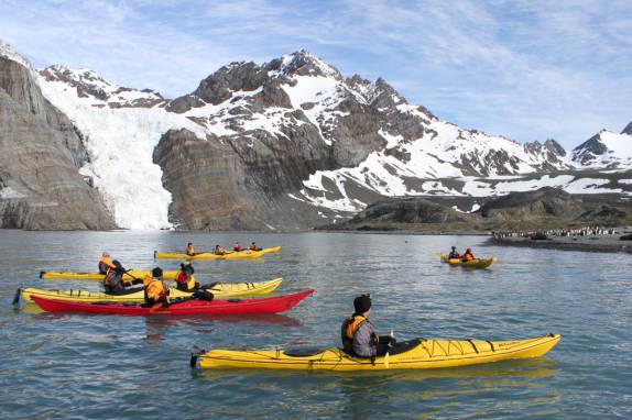 Nosso grupo rema no magnífico cenário de Gold Harbour, na Geórgia do Sul
